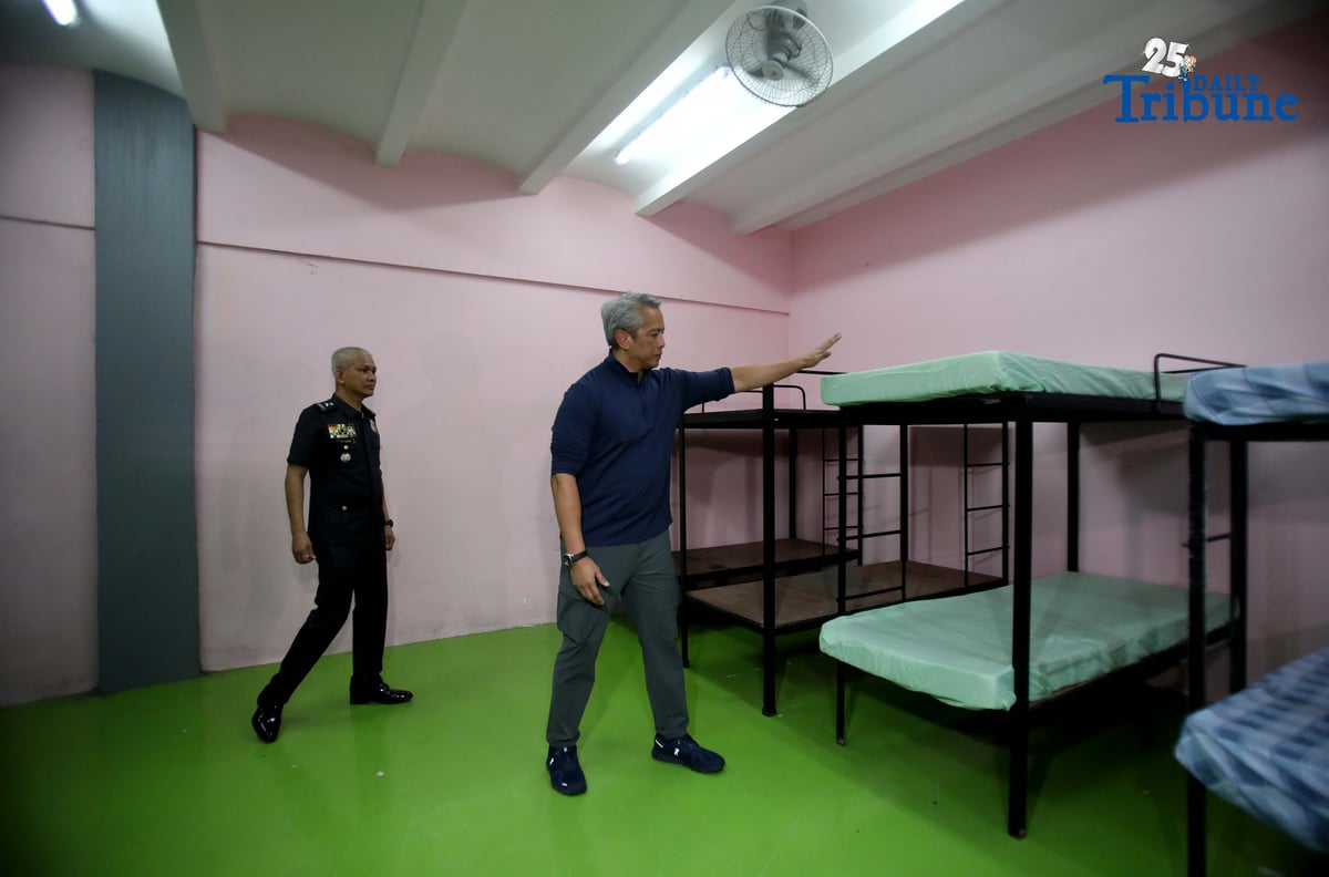DILG Secretary Jonvic Remulla, accompanied by BJMP Chief JDIR Ruel Rivera, inspects the Quezon City Jail facility in Barangay Payatas, which he said is ready to house those who may be indicted in connection with the flood control scandal.