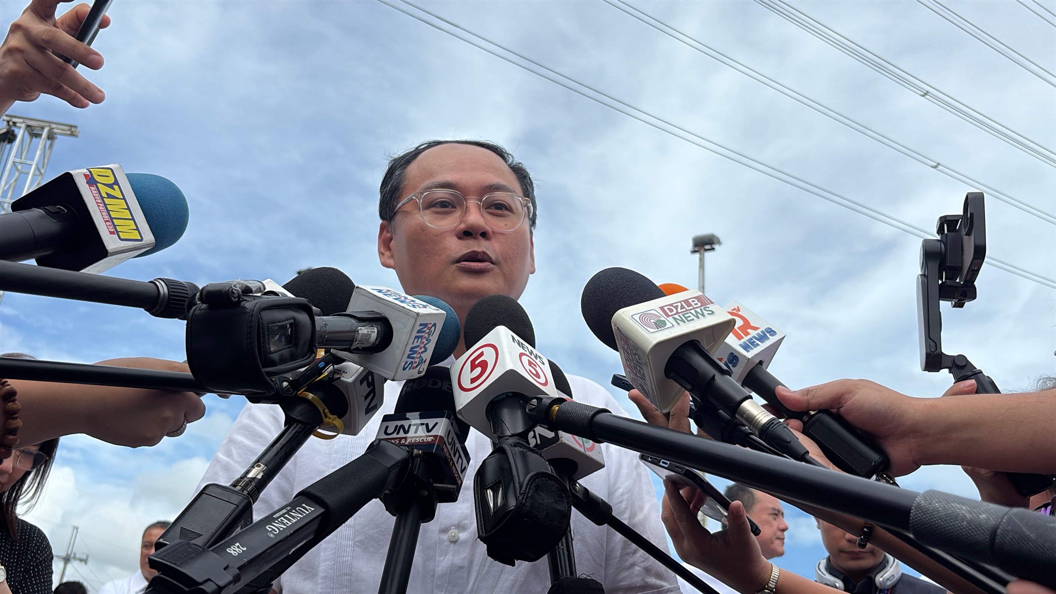 DOTr orders crackdown on taxi, TNVS drivers who cancel rides