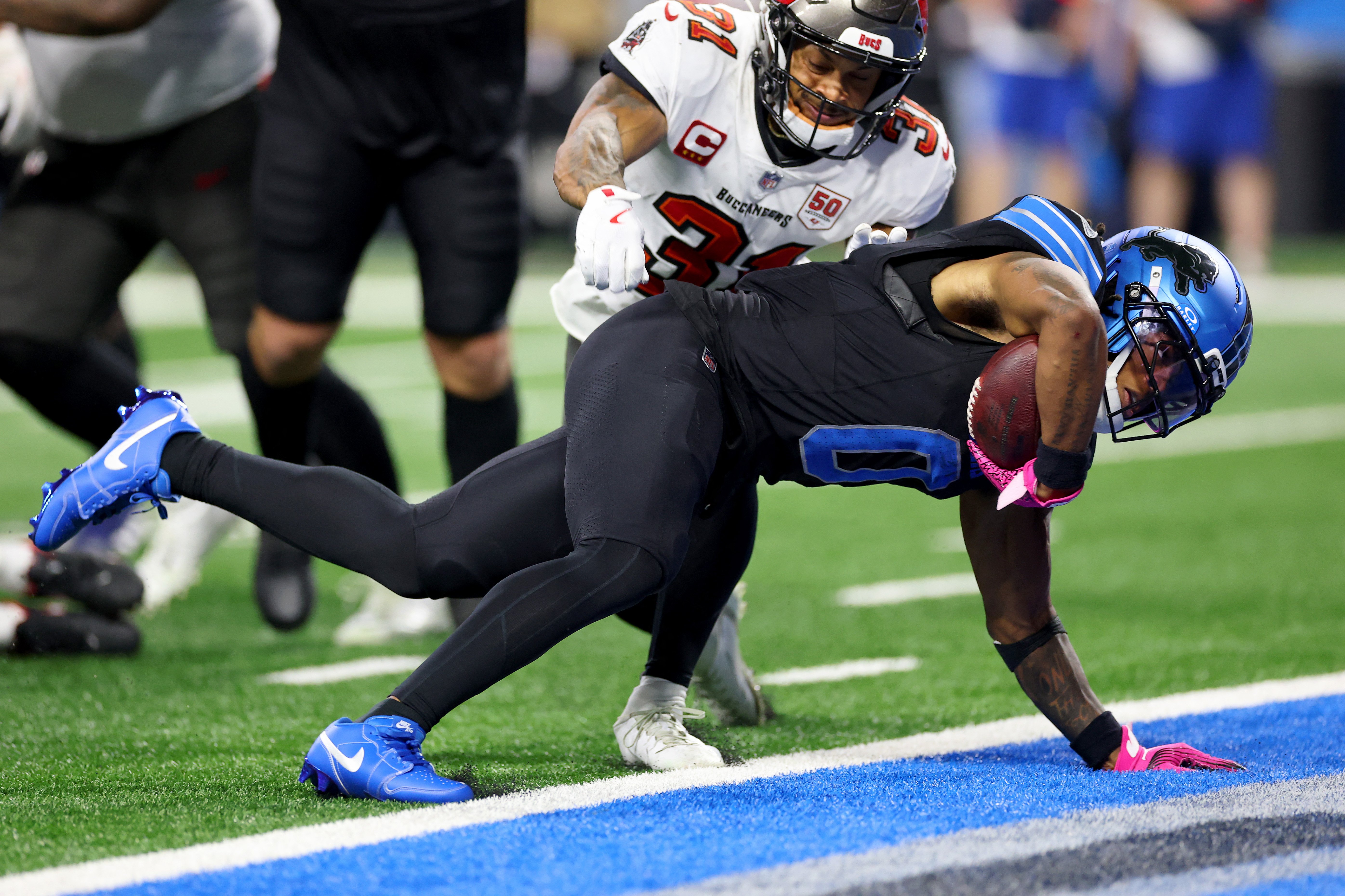 Gibbs powers Lions past Bucs