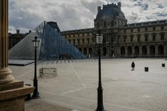 Louvre denies tapping Israeli firm in theft probe