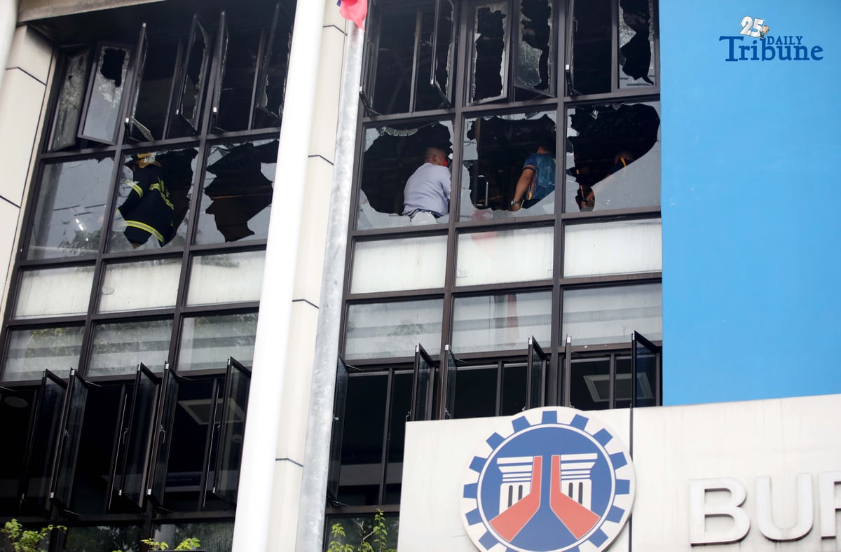 Firefighters rushed to contain a third-alarm fire that broke out at the Department of Public Works and Highways (DPWH) building along EDSA, Barangay Pinyahan, Quezon City, on Wednesday afternoon.