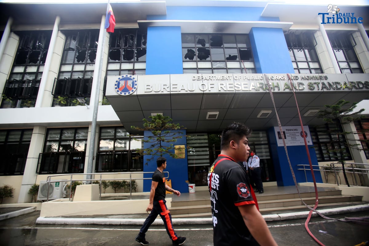 Firefighters rushed to contain a third-alarm fire that broke out at the Department of Public Works and Highways (DPWH) building along EDSA, Barangay Pinyahan, Quezon City, on Wednesday afternoon.