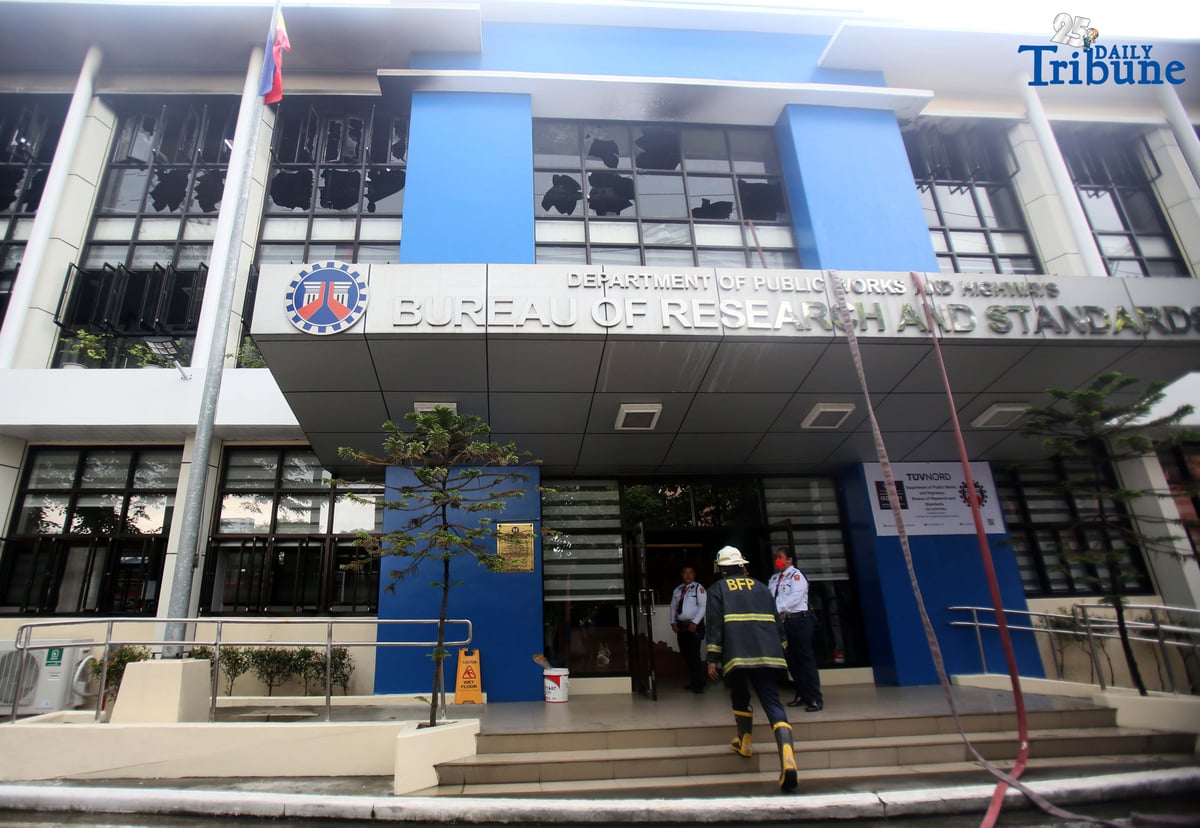 Firefighters rushed to contain a third-alarm fire that broke out at the Department of Public Works and Highways (DPWH) building along EDSA, Barangay Pinyahan, Quezon City, on Wednesday afternoon.