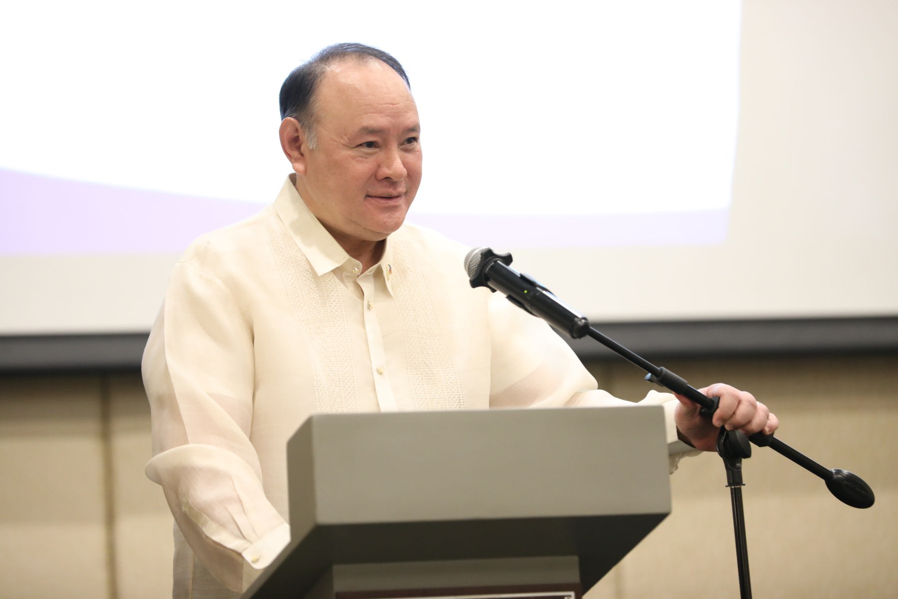 Gibo pushes defense reforms, industry cooperation