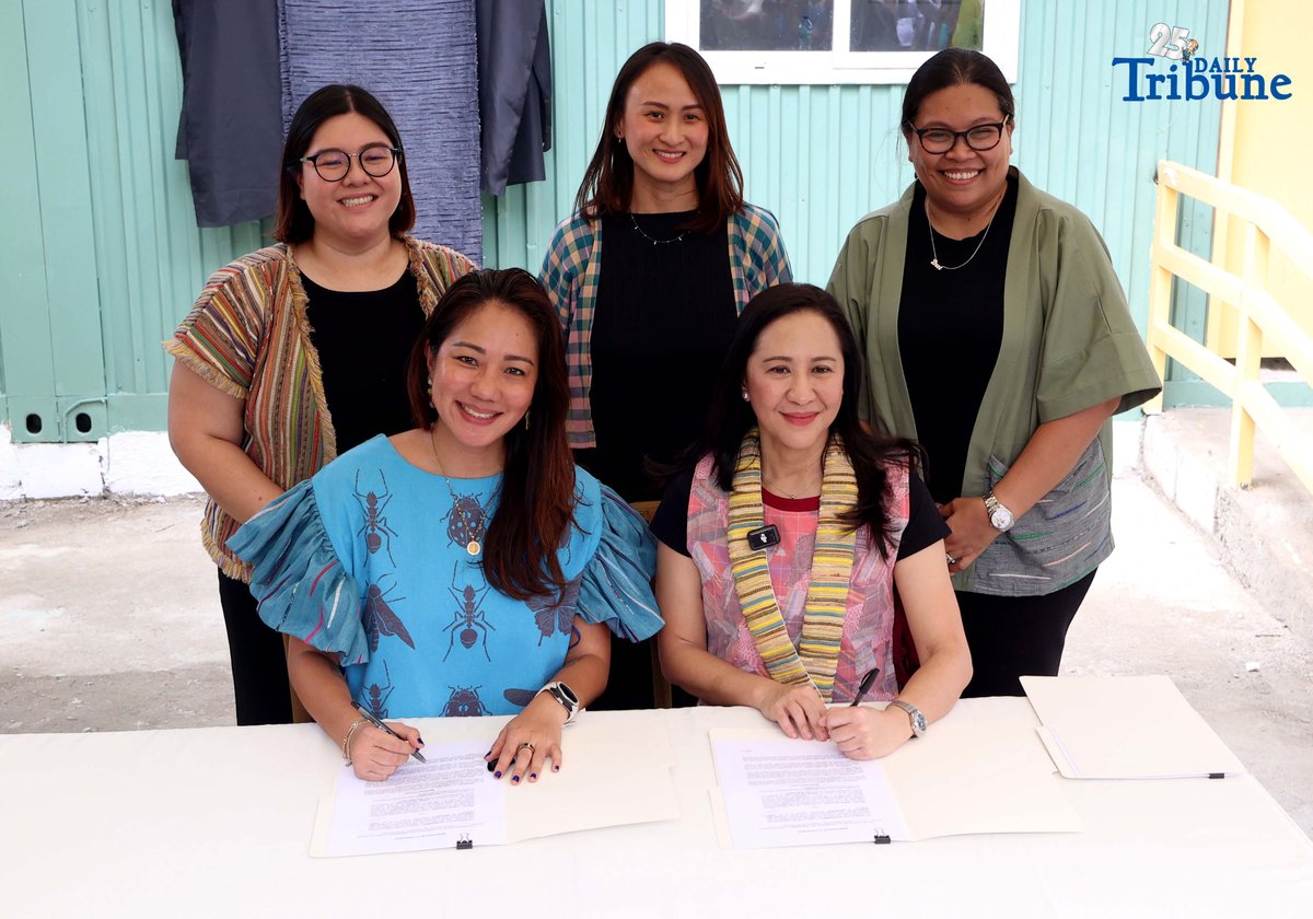Quezon City Mayor Joy Belmonte signs a Memorandum of Agreement with Anya Lim, also known as “Princess Ant” and Co-Founder and Managing Director of Anthill Fabric Gallery, during the launch of the Anthill Circularity Hub at the Payatas Controlled Disposal Facility in Quezon City.
The initiative aims to generate sustainable livelihood opportunities for local residents while promoting circular economy practices and environmental responsibility.