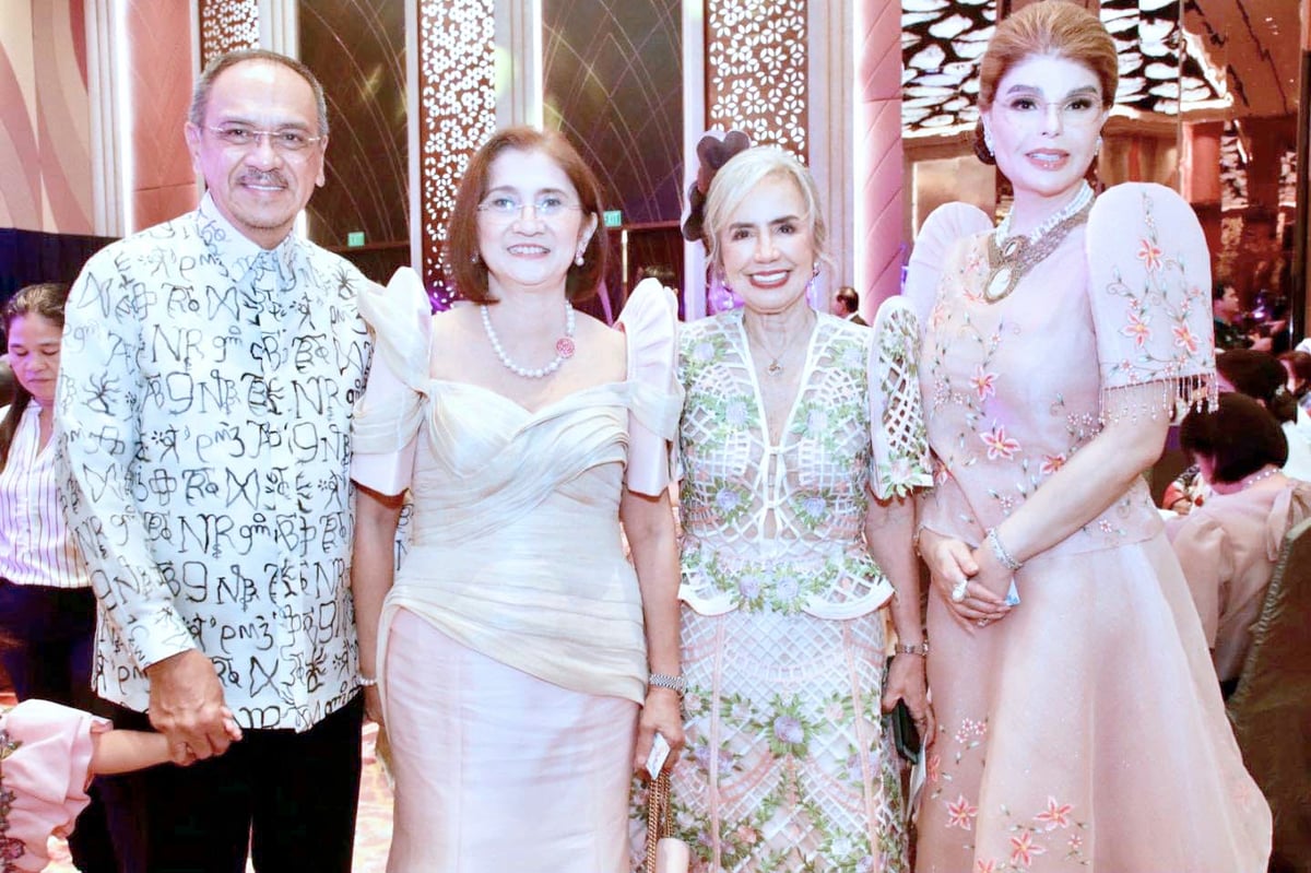Pasay Mayor Emi and Egay Calixto, Cynthia Carrion and Barbie Arcache.
