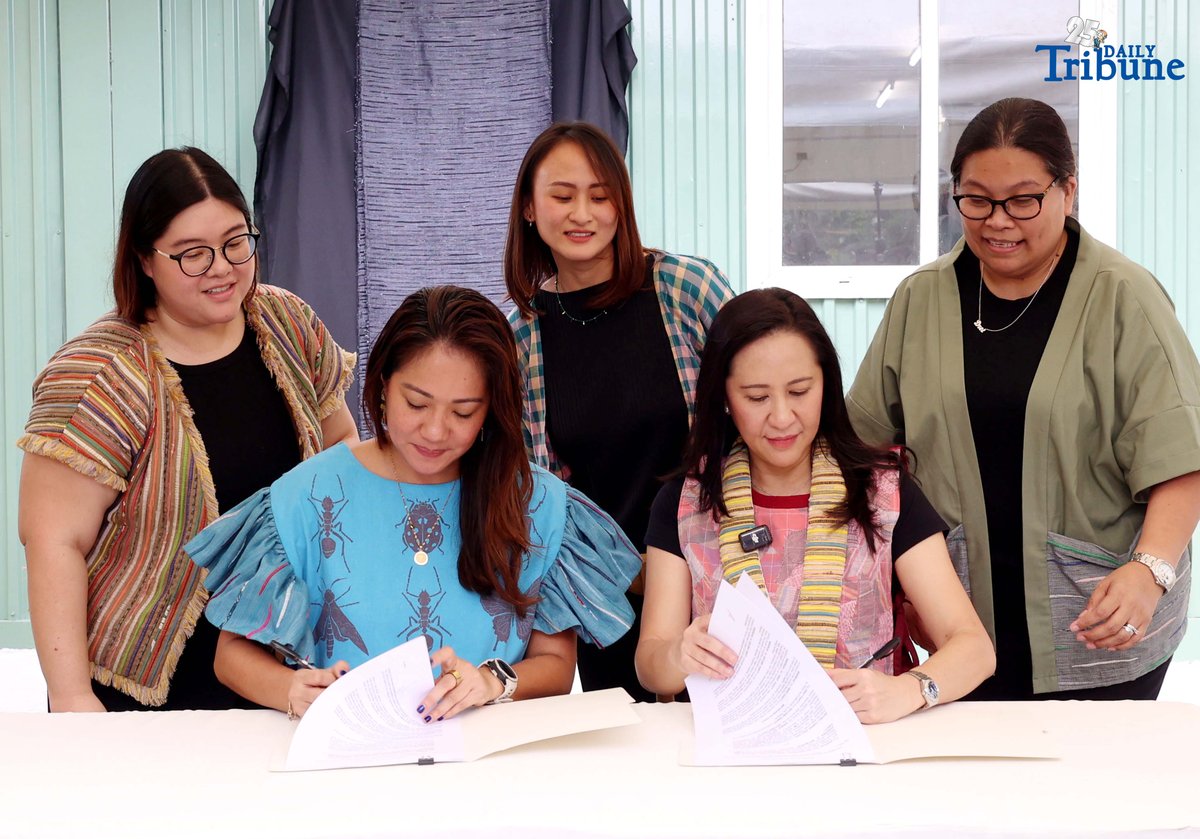 Quezon City Mayor Joy Belmonte signs a Memorandum of Agreement with Anya Lim, also known as “Princess Ant” and Co-Founder and Managing Director of Anthill Fabric Gallery, during the launch of the Anthill Circularity Hub at the Payatas Controlled Disposal Facility in Quezon City.
The initiative aims to generate sustainable livelihood opportunities for local residents while promoting circular economy practices and environmental responsibility.