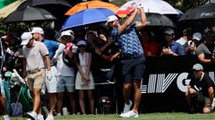 DJ sweeps Pinoy fans off their feet