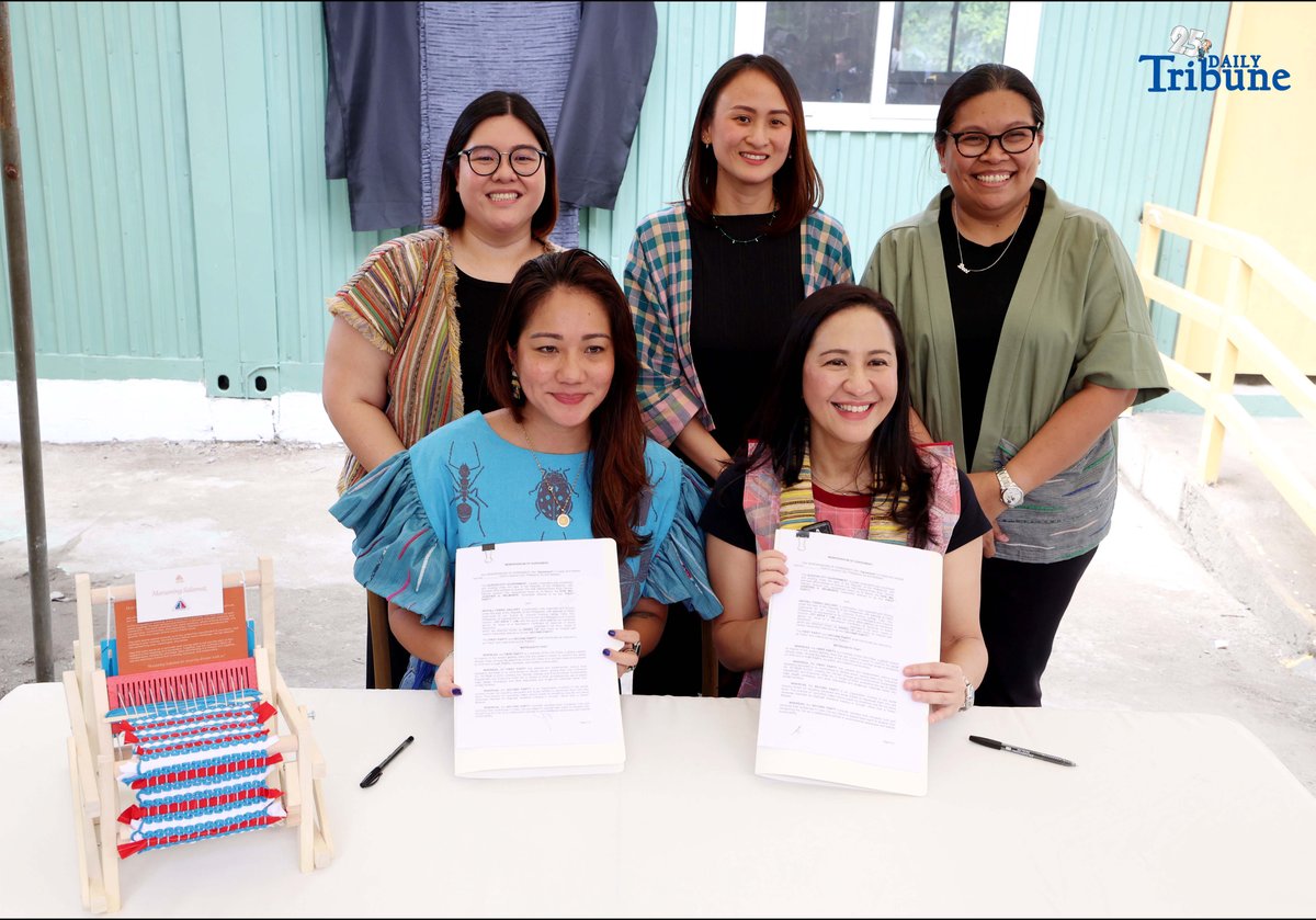 Quezon City Mayor Joy Belmonte signs a Memorandum of Agreement with Anya Lim, also known as “Princess Ant” and Co-Founder and Managing Director of Anthill Fabric Gallery, during the launch of the Anthill Circularity Hub at the Payatas Controlled Disposal Facility in Quezon City.
The initiative aims to generate sustainable livelihood opportunities for local residents while promoting circular economy practices and environmental responsibility.