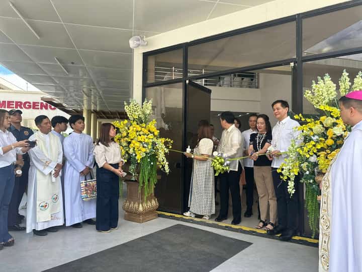 The Province of Bataan is now opening the Antonino “Tony” Roman District Hospital to the public during its blessing and inauguration at Barangay Doña in the town of Orani, on 24 October 2025.