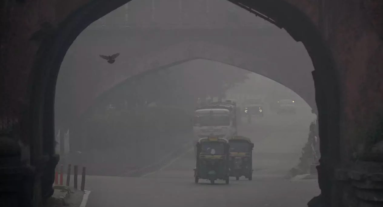 India trials Delhi cloud seeding 
to combat deadly smog