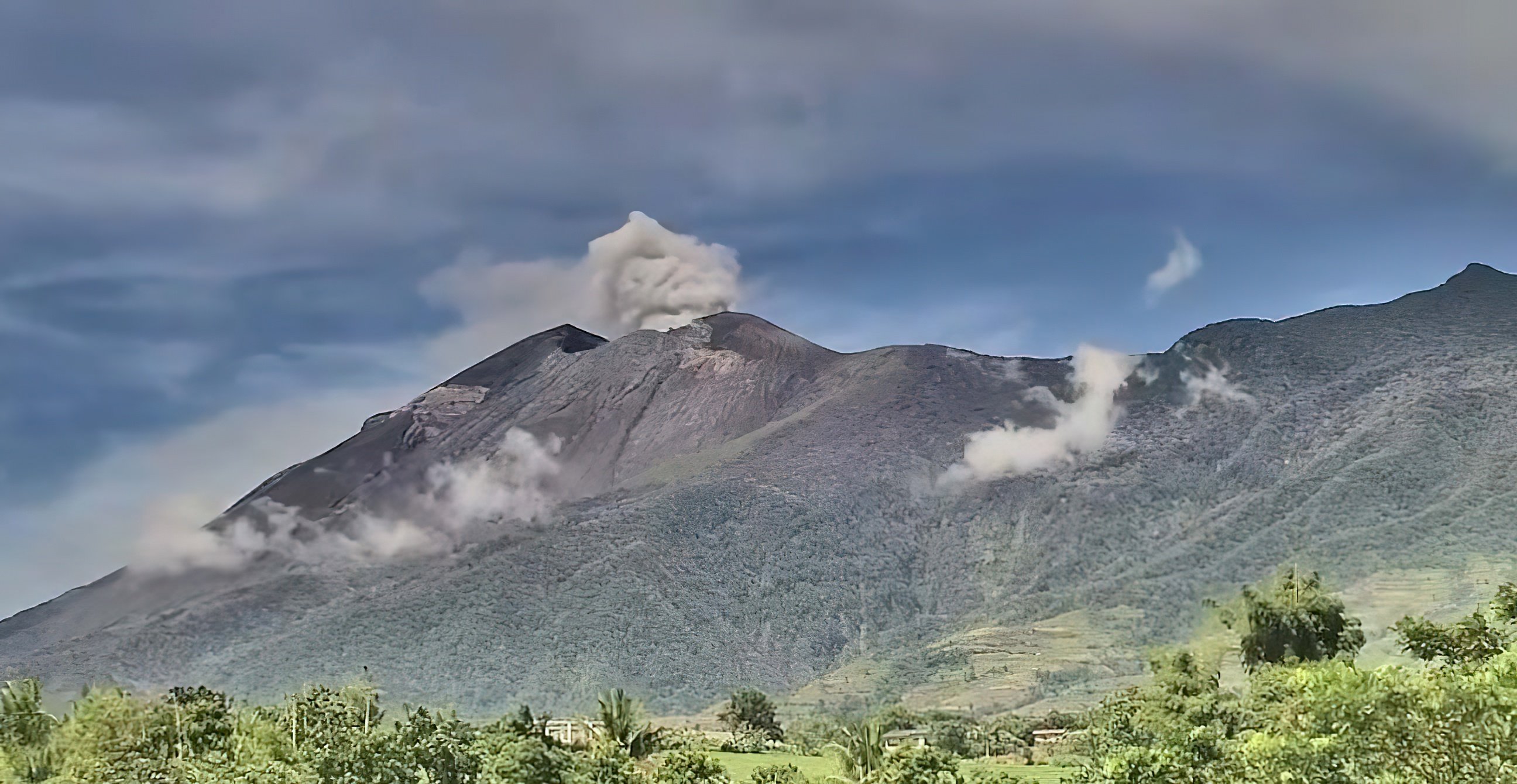 Kanlaon unrest prompts warning; DSWD readies aid