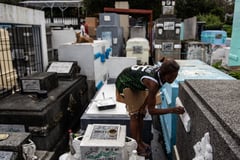 Filipinos clean tombs ahead of Undas