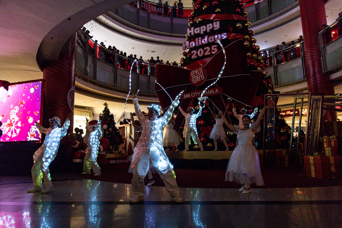 Children enjoy the Christmas tree lighting ceremony at SM City Manila on Friday, 24 October 2025, as the mall unveils its giant Christmas tree adorned with a large ribbon to usher in the holiday season and spread festive cheer.