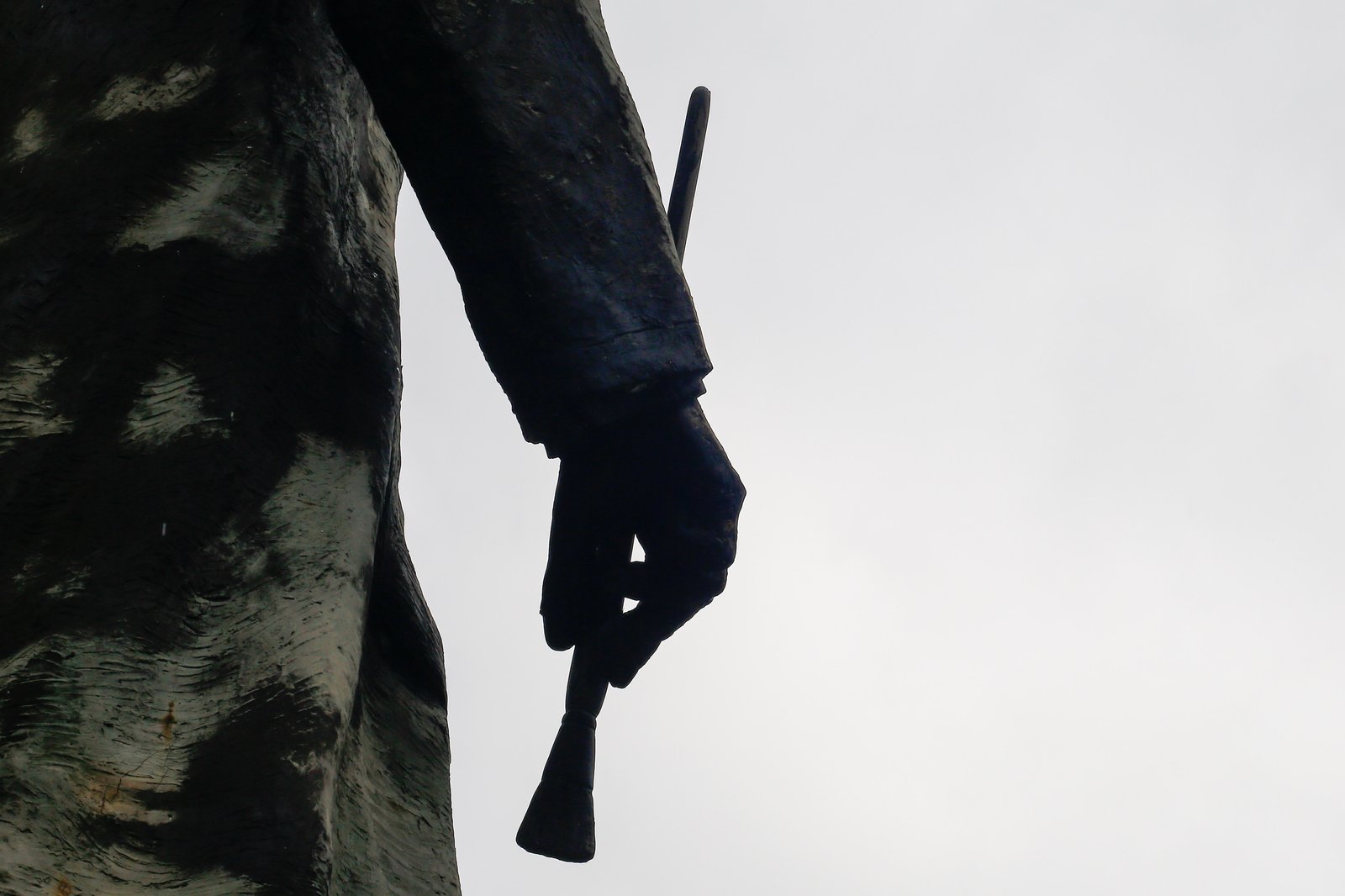 Cracks are visible on the Juan Luna y Novicio Monument at the corner of Gen. Luna and Palacio Streets in Intramuros, Manila, coinciding with the 168th birth anniversary of the painter, patriot, and diplomat. The sculpture honors Luna’s enduring legacy as a member of the Propaganda Movement and one of the country’s most celebrated artists.