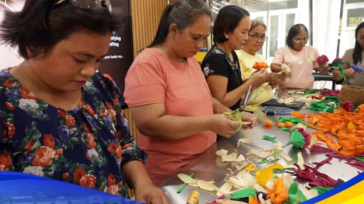 Women making corn husk flowers at the training room of the LEDIP-C in Baler, Aurora.