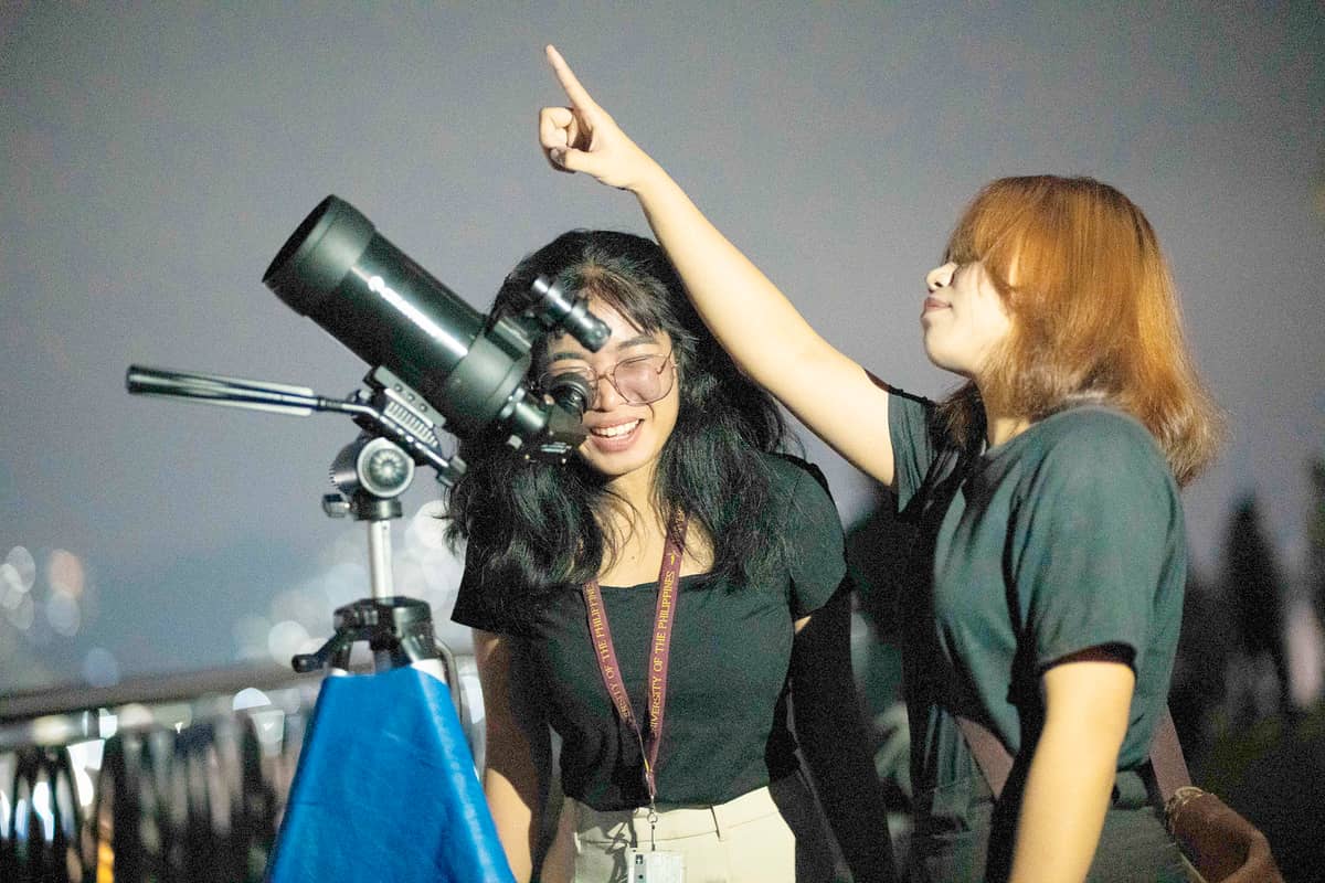 In partnership with UPB Astronomy Society and Baguio Astronomy Enthusiasts, students enjoy a magical cosmic experience in SM City Baguio during Earth Hour 2025.