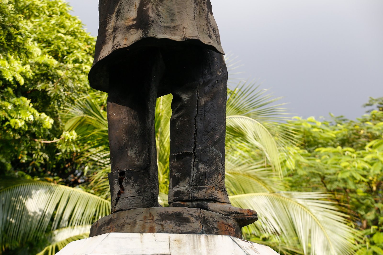 Cracks are visible on the Juan Luna y Novicio Monument at the corner of Gen. Luna and Palacio Streets in Intramuros, Manila, coinciding with the 168th birth anniversary of the painter, patriot, and diplomat. The sculpture honors Luna’s enduring legacy as a member of the Propaganda Movement and one of the country’s most celebrated artists.