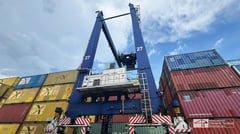 Port cranes run on battery