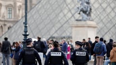 Two suspects arrested after Louvre jewel heist
