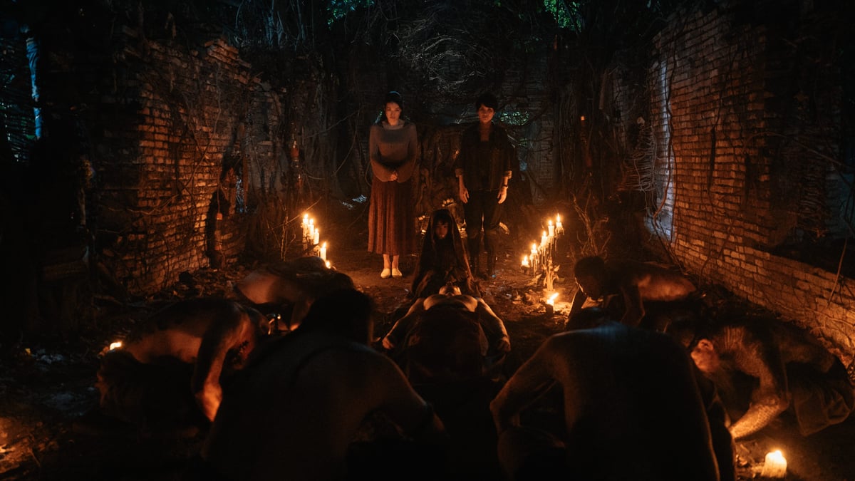 With help from a mysterious goddess, the mothers revive the deceased ringleader of the fraud scheme to punish him.