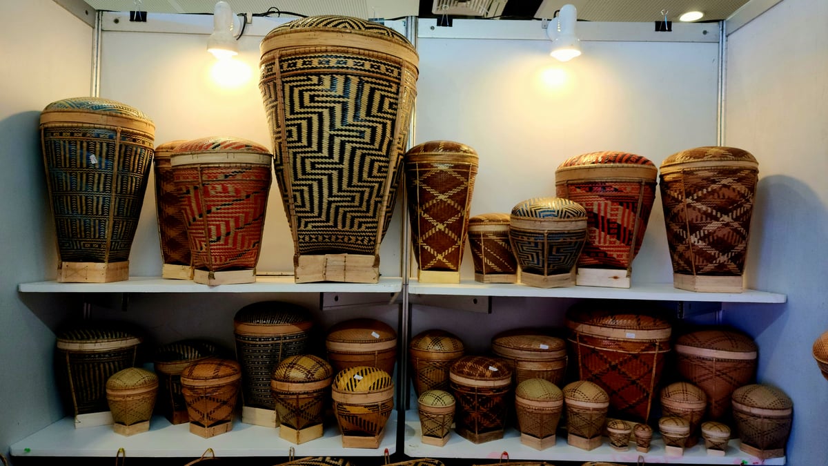 Tingkep, the rice basket of the Pala'wan people, at the booth of Sublin Labin Handicrafts.