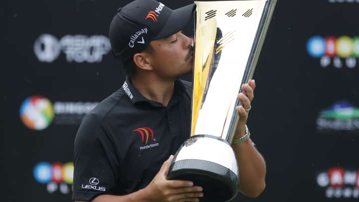 Home glory Overcome with emotion, Miguel Tabuena drops to the Sta. Elena green in triumph after clinching the International Series Philippines presented by Bingo Plus in Sta. Rosa, Laguna. Inset shows the Filipino ace kissing his trophy after a spectacular 7-under 65 sealed his fourth Asian Tour crown.