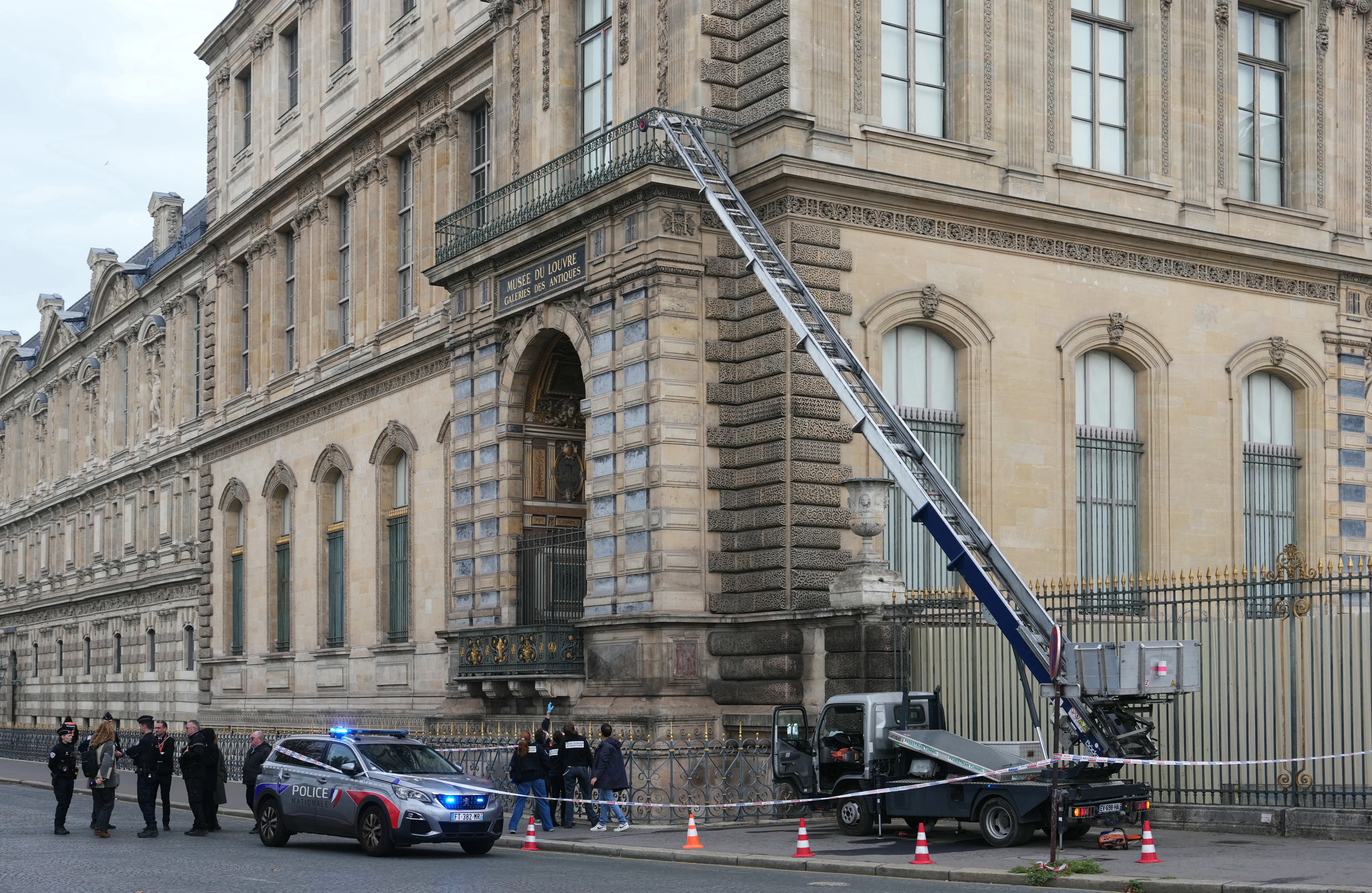 Two suspects arrested in Louvre jewel heist