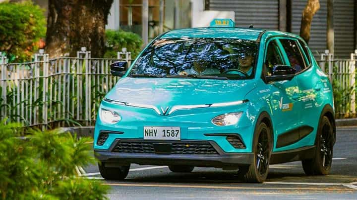 A GREEN GSM electric taxi cruises through the city, showing how clean transport is becoming part of daily life.