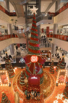 SM Cabanatuan unveils Winter Safari Wonderland, Dazzling Ribbon Ride