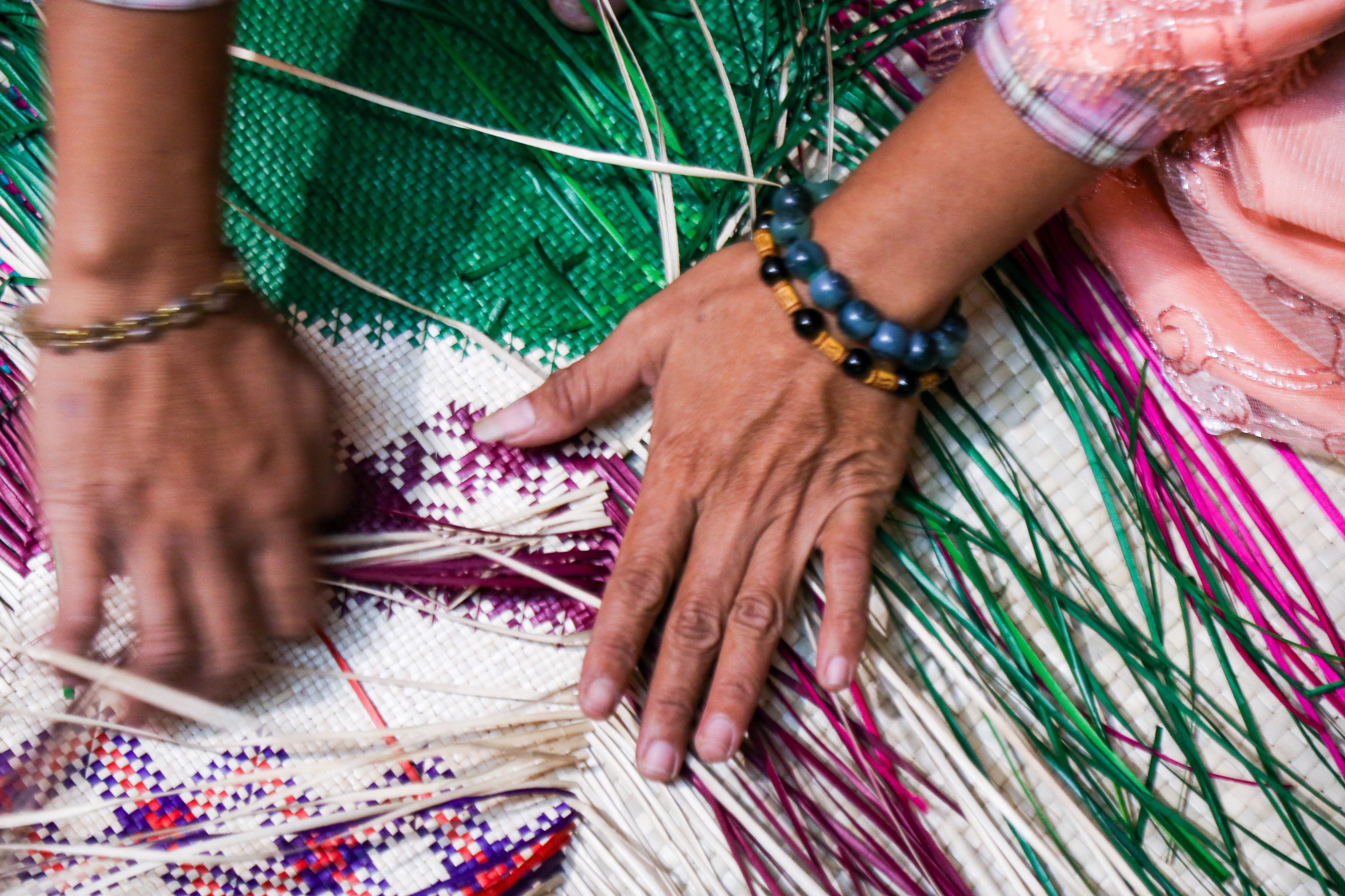 Traditional weaver from Tawi-Tawi
