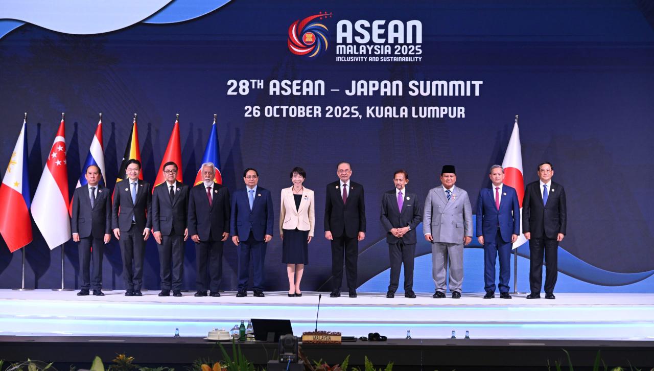 Marcos misses ASEAN-Japan photo op but present in meeting