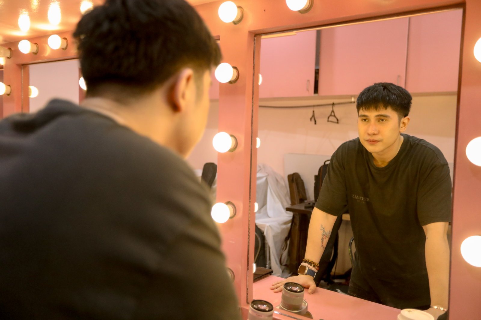 Rising original Filipino music acts Kavi and Waltz drops two separate singles that suggests a new take on OPM. Kavi releases his debut single “Ulan,” a mellow pop track that suggests melancholy, and having separation anxiety with someone he dears. Waltz on the other hand, drops a new song titled “Cold Soup,”that suggests acceptance.| Aram Lascano