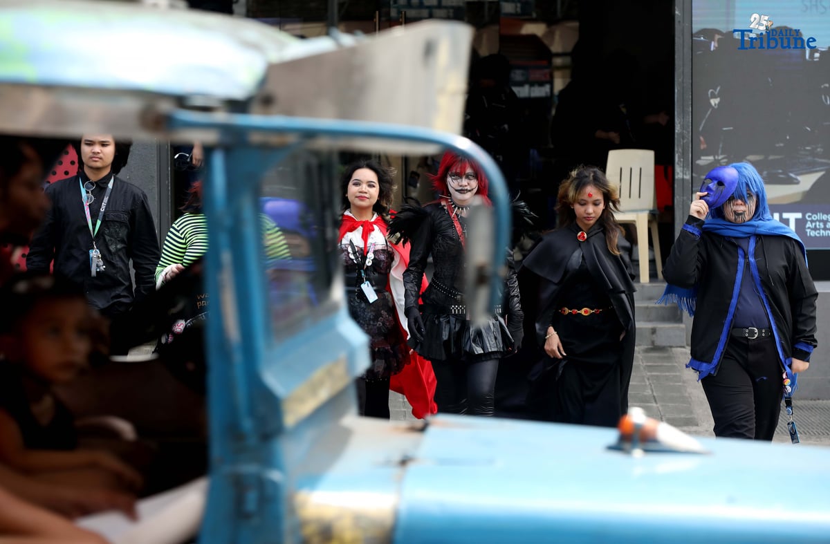 (October 28 2025) As part of Halloween celebration and related to their taking course, College students from CIIT are seen in their cosplay and gothic costume outside of their school building along Kamuning Road in Quezon City on Tuesday, October 28, 2025. Photo/Analy Labor