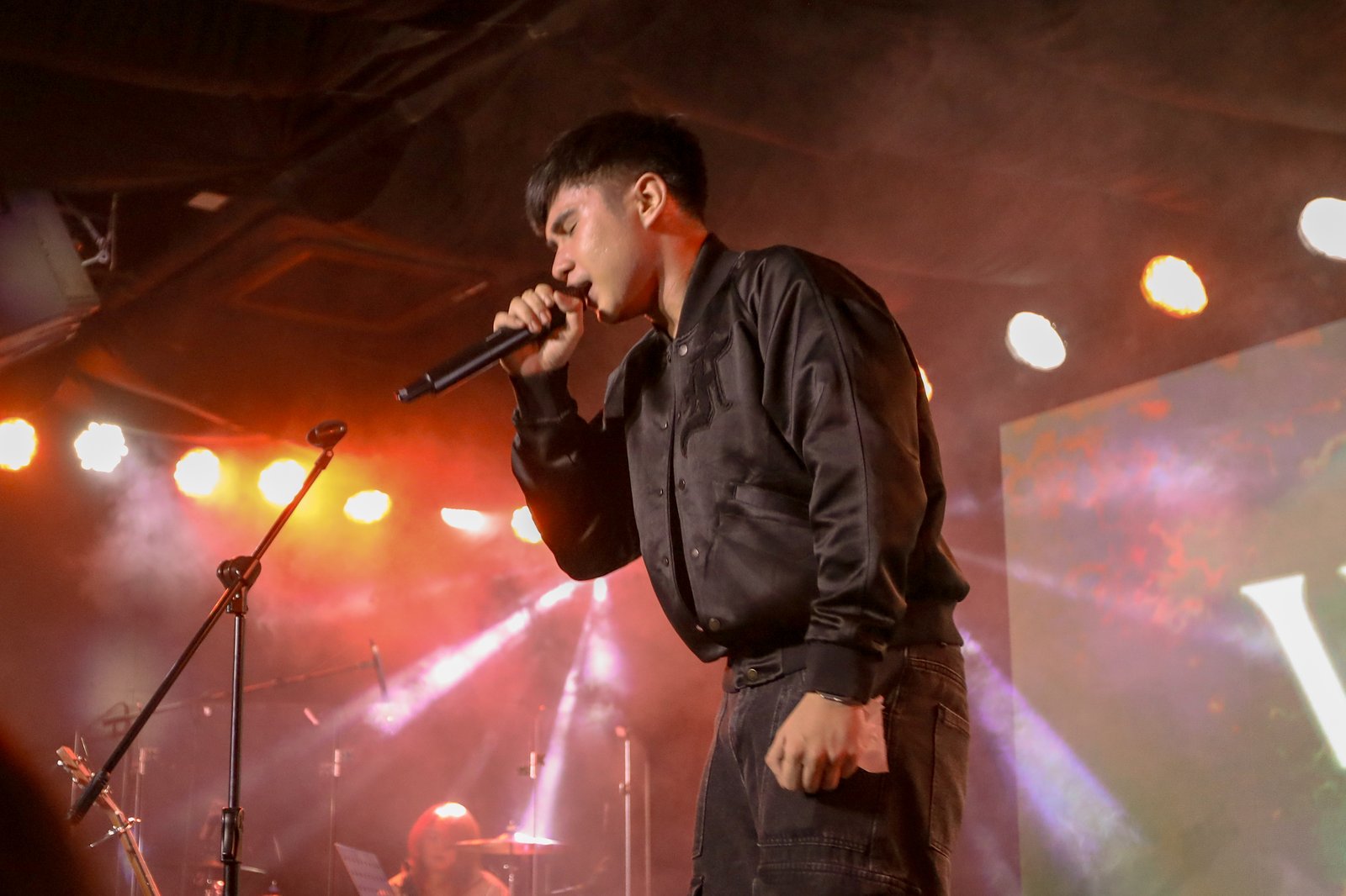 Rising original Filipino music acts Kavi and Waltz drops two separate singles that suggests a new take on OPM. Kavi releases his debut single “Ulan,” a mellow pop track that suggests melancholy, and having separation anxiety with someone he dears. Waltz on the other hand, drops a new song titled “Cold Soup,”that suggests acceptance.| Aram Lascano