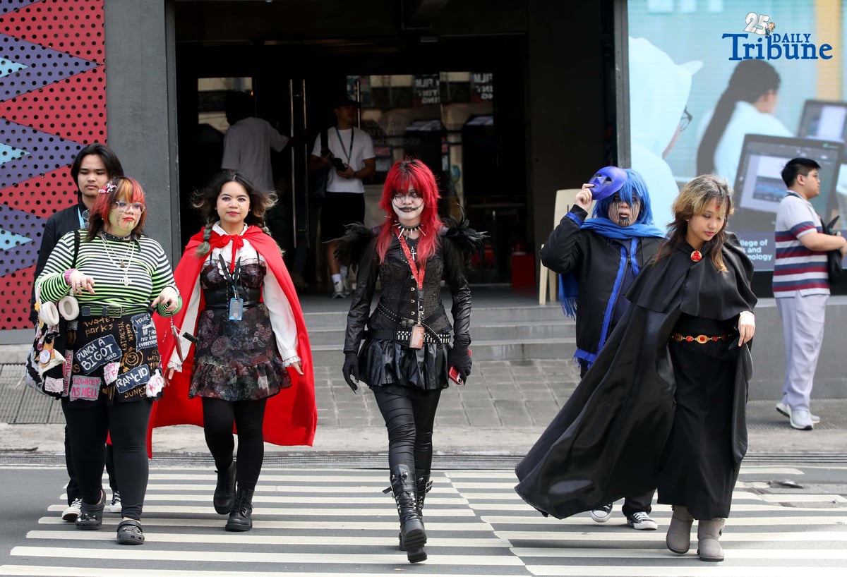 (October 28 2025) As part of Halloween celebration and related to their taking course, College students from CIIT are seen in their cosplay and gothic costume outside of their school building along Kamuning Road in Quezon City on Tuesday, October 28, 2025. Photo/Analy Labor