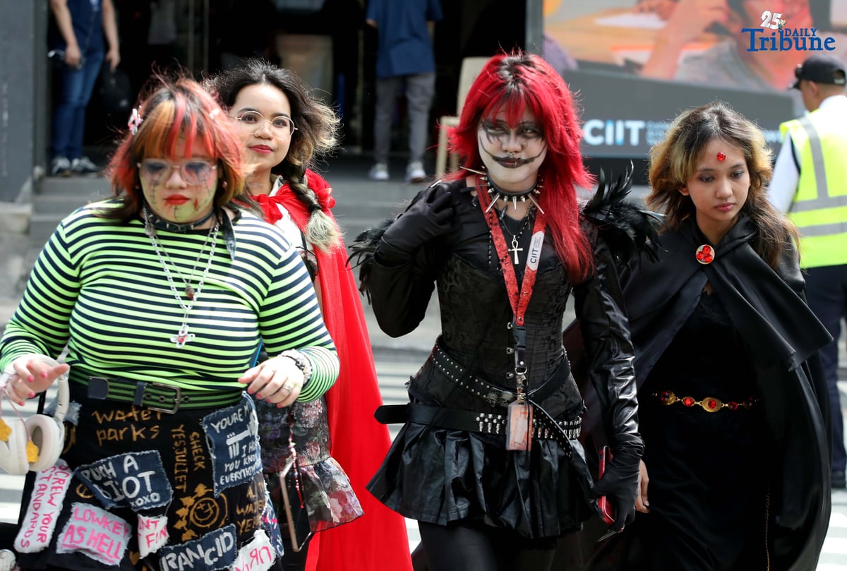 (October 28 2025) As part of Halloween celebration and related to their taking course, College students from CIIT are seen in their cosplay and gothic costume outside of their school building along Kamuning Road in Quezon City on Tuesday, October 28, 2025. Photo/Analy Labor
