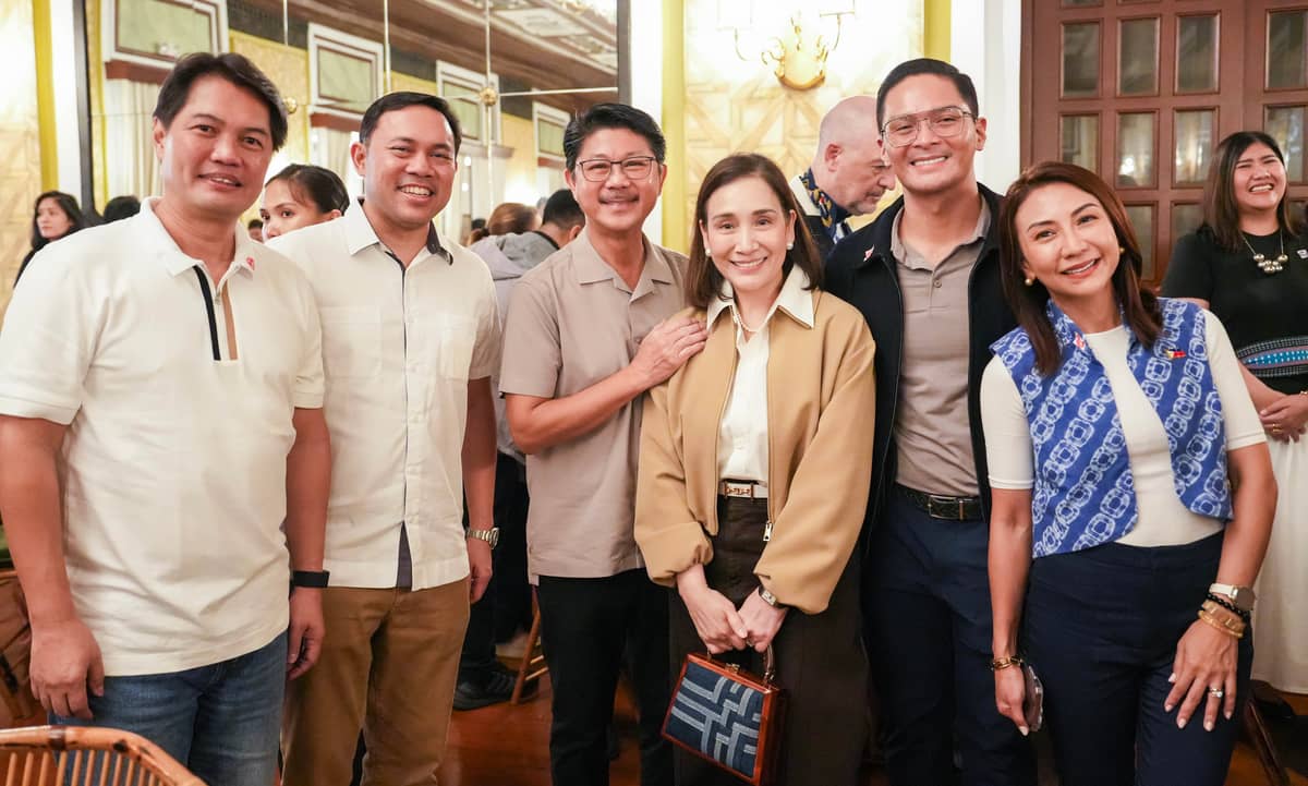Rep. Alfredo B. Benitez, Sen. Mark Villar, HS Faustino Dy III, Mary Ann Arcega-Dy, Rep. Vincent Franco D Frasco, Sec. Ma. Esperanza Christina Frasco.
