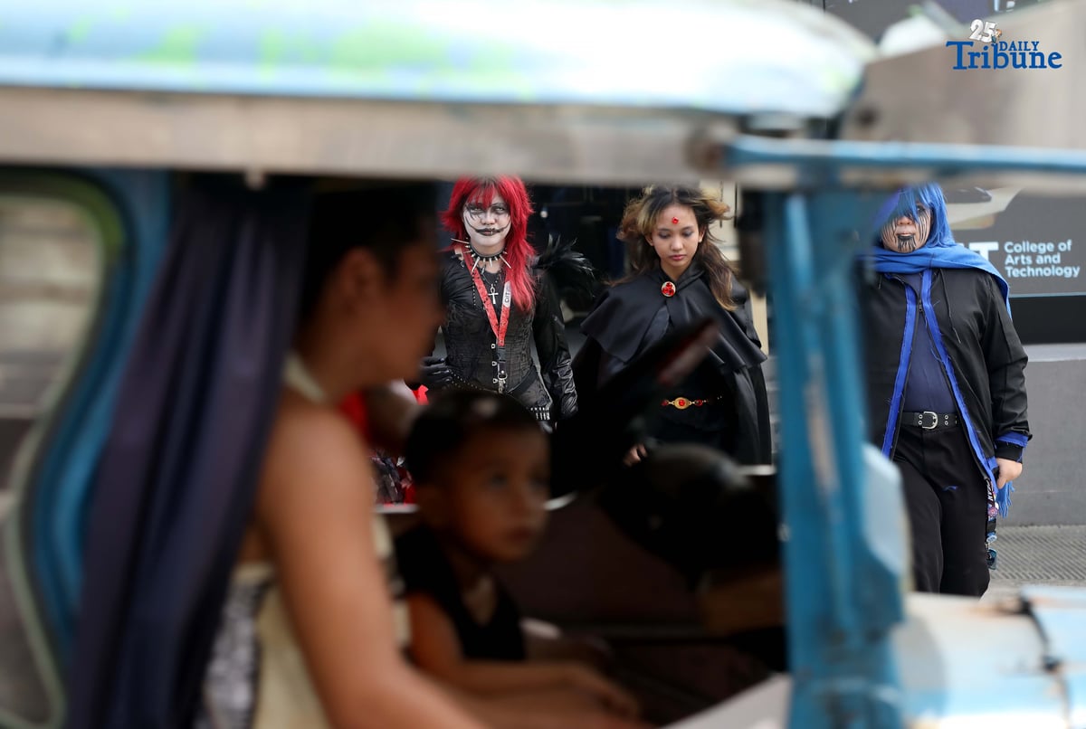 (October 28 2025) As part of Halloween celebration and related to their taking course, College students from CIIT are seen in their cosplay and gothic costume outside of their school building along Kamuning Road in Quezon City on Tuesday, October 28, 2025. Photo/Analy Labor