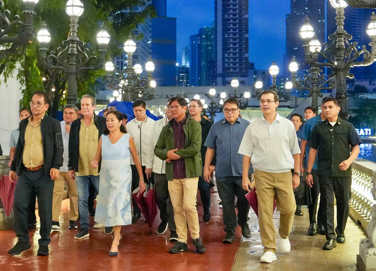 SecRETARY Jose Rizalino L. Acuzar (Presidential Adviser for Pasig River Development), Iñigo U. Zobel, First Lady Liza Araneta-Marcos , President Ferdinand ‘Bongbong’ Marcos Jr., MMDA chairman Romando Artes, Manila Mayor Isko Moreno.