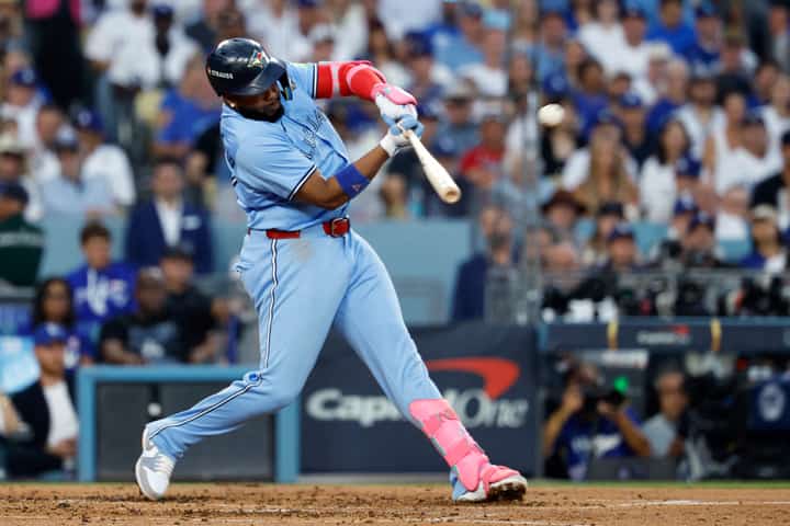 VLADIMIR Guerrero and the Toronto Blue Jays refuse to give up, posting a 6-2 win over the Los Angeles Dodgers in Game 4 to tie their World Series at two games apiece on Tuesday.