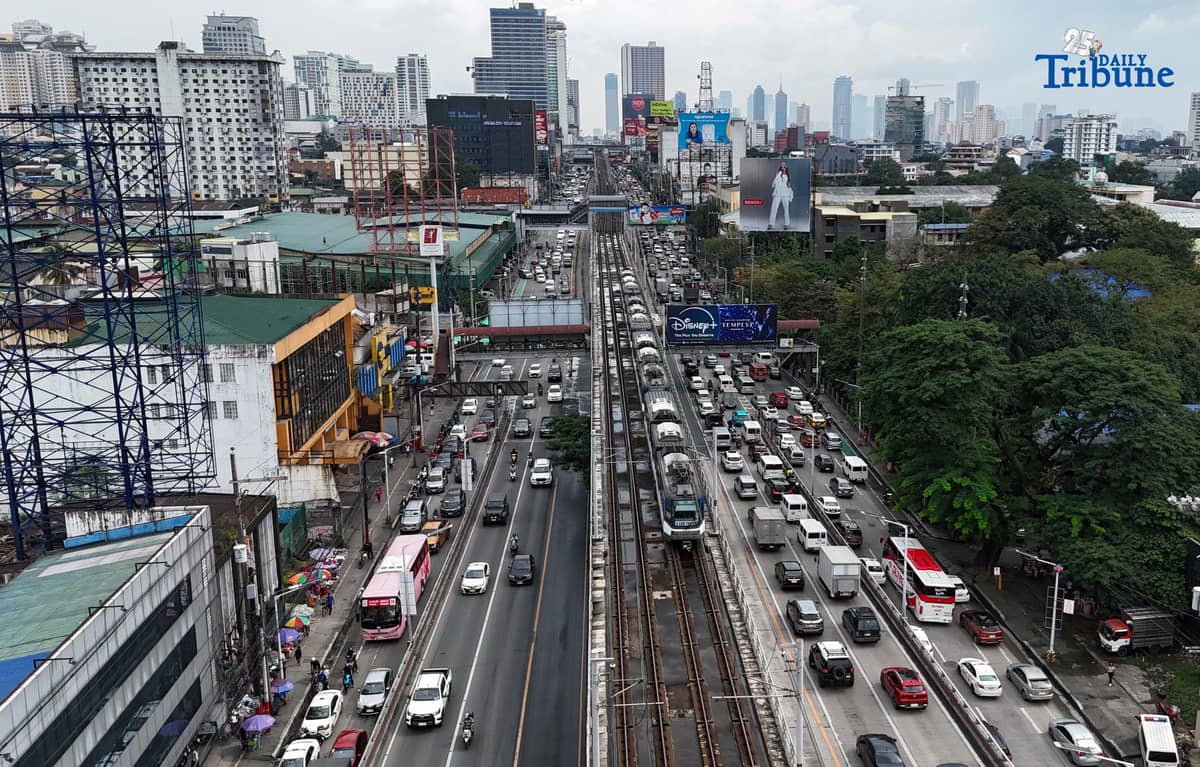 (October 30 2025) Heavy traffic started to build up along Edsa North and Southbound in Kamuning Quezon City on Thursday October 30 2025. Photo/Analy Labor