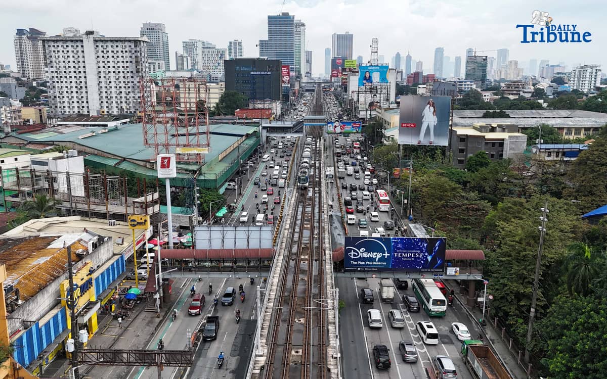 (October 30 2025) Heavy traffic started to build up along Edsa North and Southbound in Kamuning Quezon City on Thursday October 30 2025. Photo/Analy Labor