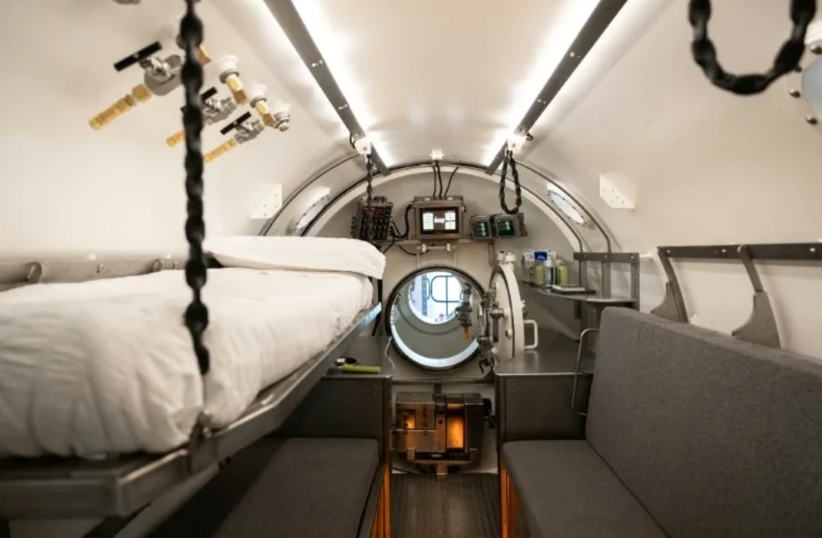 Researchers begin weeklong stays
in underwater ‘human habitat’