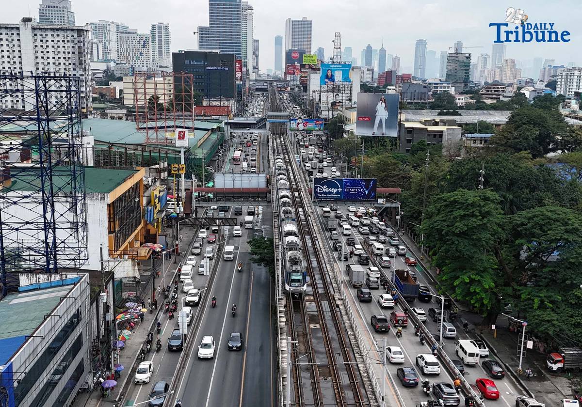 (October 30 2025) Heavy traffic started to build up along Edsa North and Southbound in Kamuning Quezon City on Thursday October 30 2025. Photo/Analy Labor