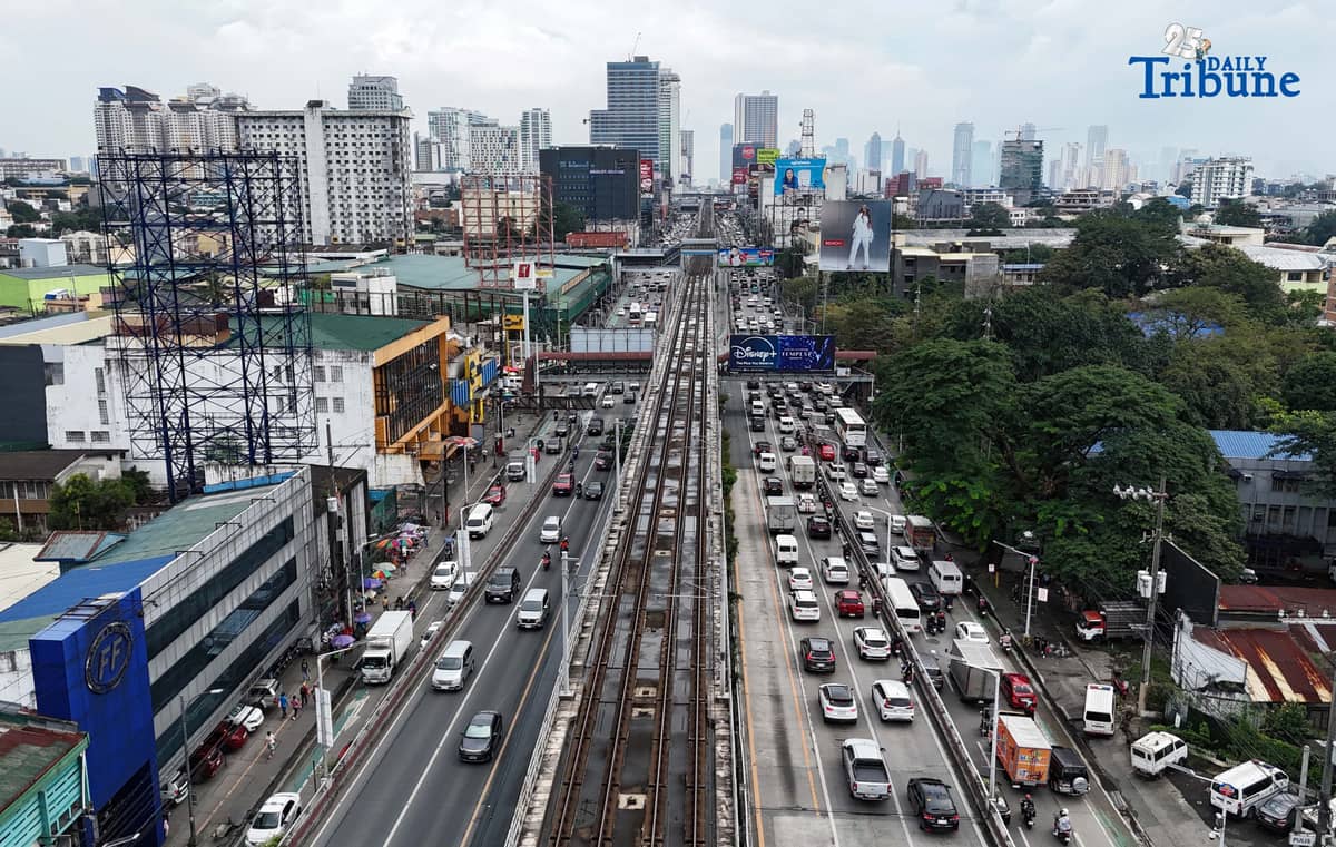 (October 30 2025) Heavy traffic started to build up along Edsa North and Southbound in Kamuning Quezon City on Thursday October 30 2025. Photo/Analy Labor