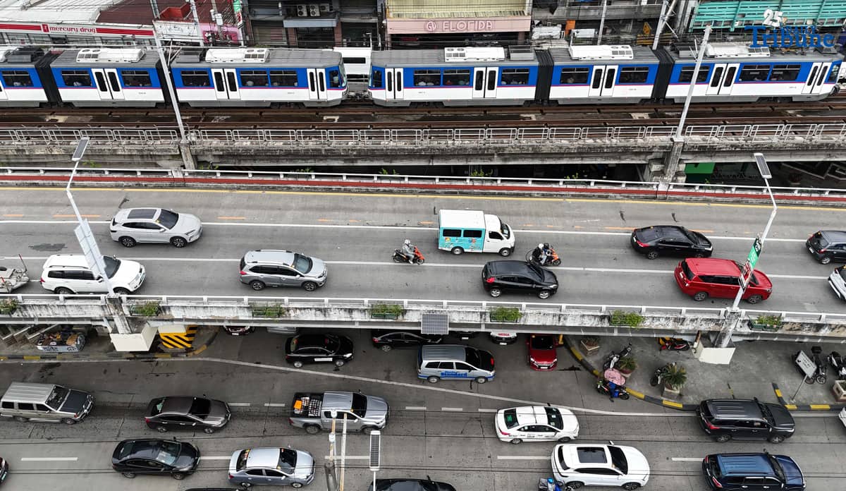 (October 30 2025) Heavy traffic started to build up along Edsa North and Southbound in Kamuning Quezon City on Thursday October 30 2025. Photo/Analy Labor