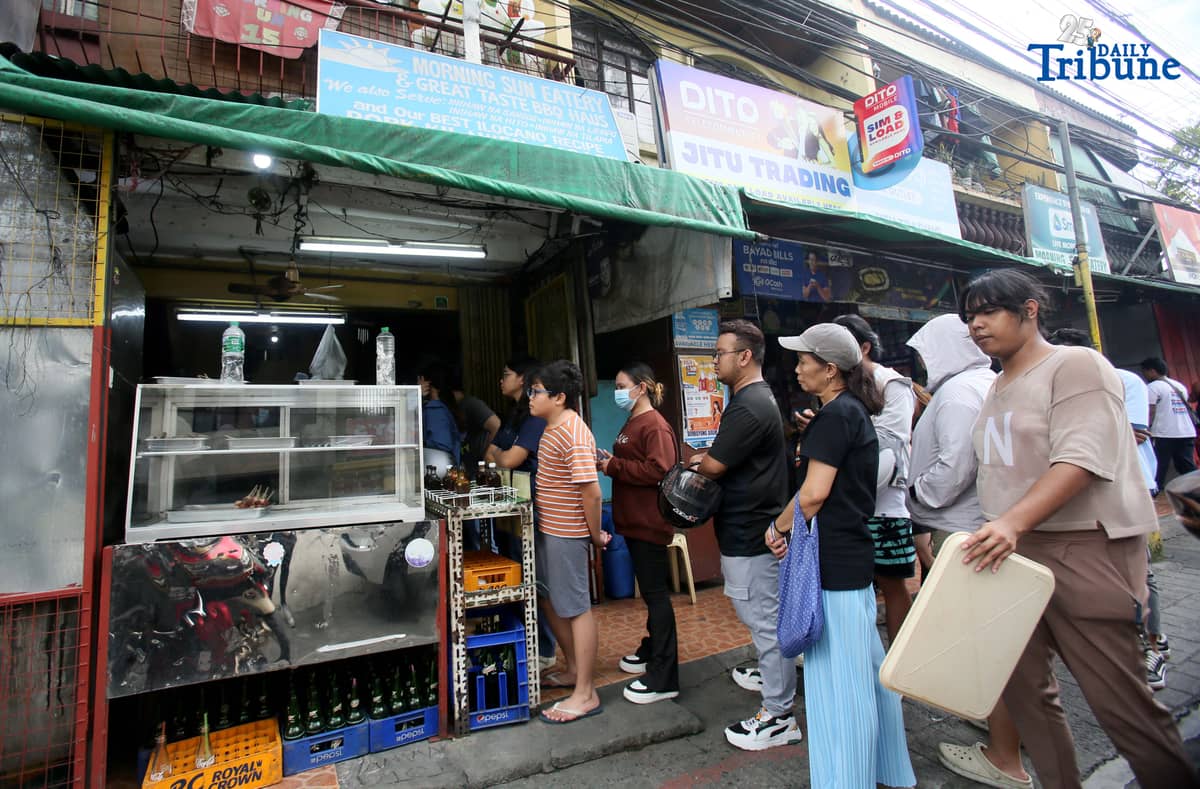 (October 31 2025) Customers queuing at Morning Sun Eatery in Quezon City on Friday October 31 2025 to buy barbecue. The Morning Sun Eatery offers Ilocano dishes and barbecue, earning a place in the first Michelin Guide Philippines 2026, announced on Oct. 30. The modest karinderya received the Bib Gourmand recognition, awarded to restaurants that serve exceptional food at reasonable prices, they are now among the 25 Bib Gourmand dining destinations in the Philippines. Photo/Analy Labor