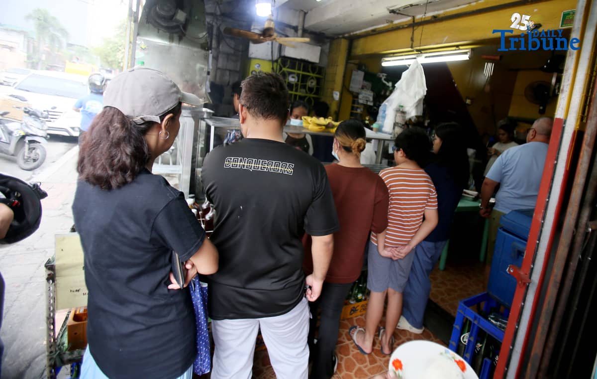 (October 31 2025) Customers queuing at Morning Sun Eatery in Quezon City on Friday October 31 2025 to buy barbecue. The Morning Sun Eatery offers Ilocano dishes and barbecue, earning a place in the first Michelin Guide Philippines 2026, announced on Oct. 30. The modest karinderya received the Bib Gourmand recognition, awarded to restaurants that serve exceptional food at reasonable prices, they are now among the 25 Bib Gourmand dining destinations in the Philippines. Photo/Analy Labor