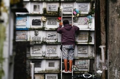 People visits Manila North Cemetery on the eve of Undas